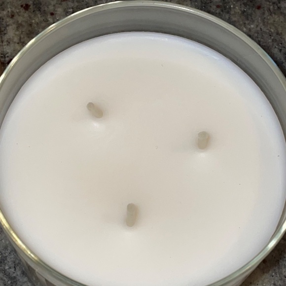 Bath & Body Works 3-Wick Candle + 2  Hand Soaps Set-Golden Berry Mistletoe -NEW - Picture 3 of 4